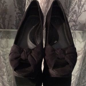 SIMPLY VERA VERA WANG SANDAL WEDGES